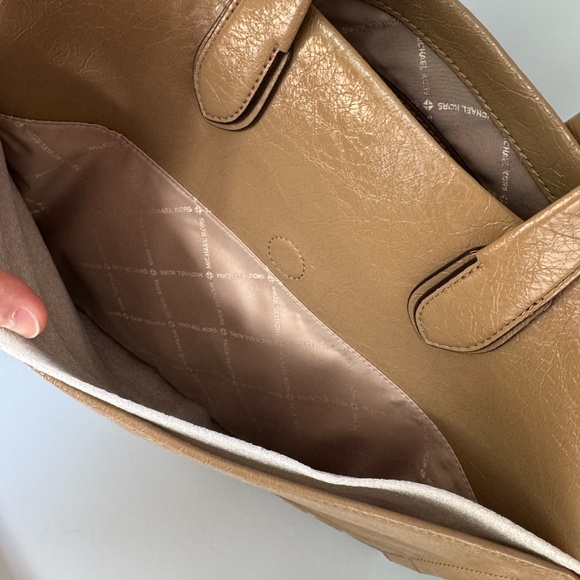 NWT Michael Kors GIgi Large Tote - Picture 4 of 5